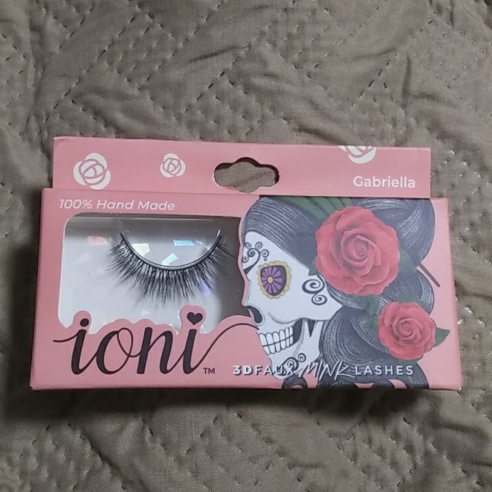 Ioni Mink Lashes - Picture 3 of 3